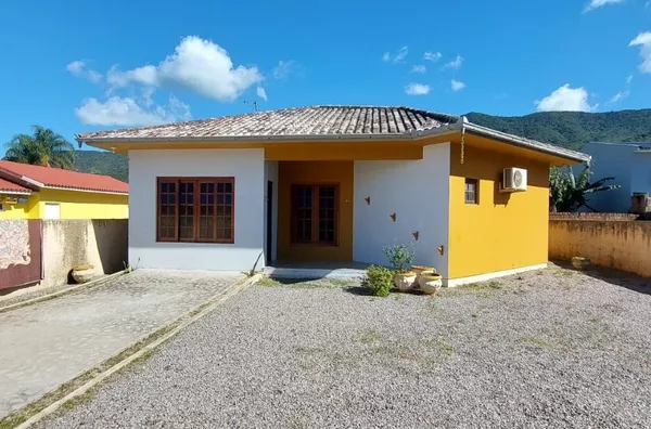 Casa à Venda – Fazenda da Armação, Governador Celso Ramos/SC