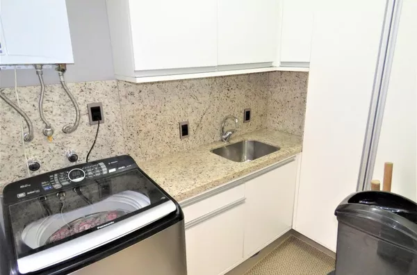 Casa 2 Dormitórios no Bairro Humaitá à Venda – Reformada - Porto Alegre - Foto 11