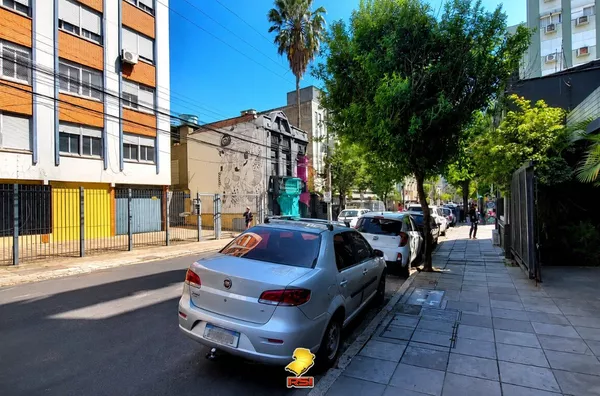 Apartamento Garden com Pátio Privativo no Centro Histórico – 2 Quartos | Porto Alegre