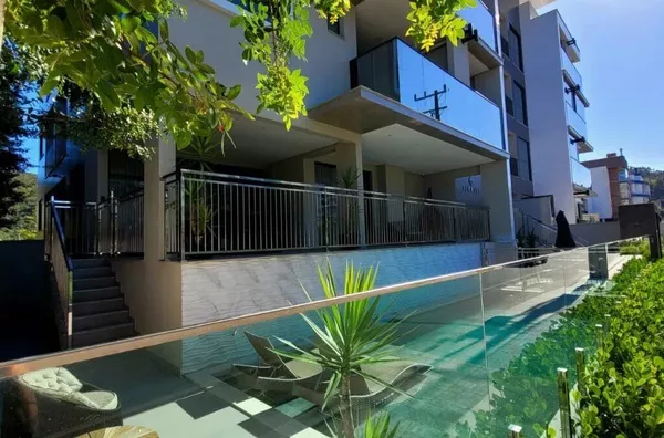Apartamento Mobiliado com 3 Dormitórios a Poucos Passos do Mar na Praia de Palmas