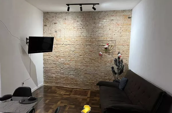 APARTAMENTO 2 QUARTOS NO CENTRO HISTÓRICO COM PÁTIO PRIVATIVO