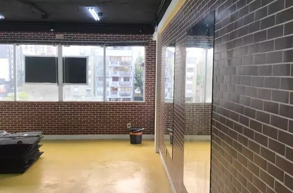 Sala Comercial 37m² à Venda no Bairro Rio Branco – Porto Alegre | Oportunidade