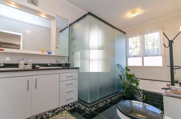 Casa 4 Quartos na Zona Alta da Tristeza – Porto Alegre –  4 Vagas de Garagem e Piscina. - Foto 13