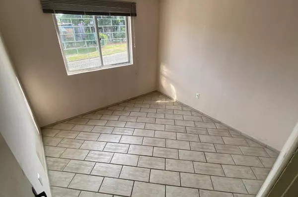 Apartamento com 2 Dormitórios, Garagem e Vista – Bairro Camaquã | Porto Alegre - Foto 14
