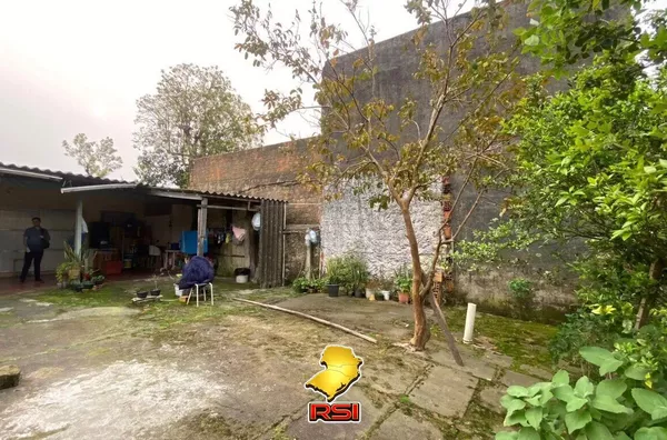 Terreno com 2 casas no pátio gerando Renda na Vila João Pessoa – Porto Alegre