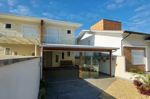 Sobrado Mobiliado com Piscina a 800m do Mar – 2 Suítes – Palmas/Governador Celso Ramos – R$ 1.200.000 - Foto 11