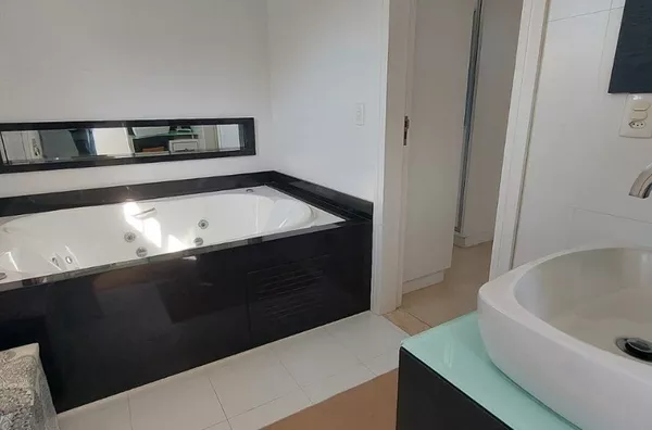 Residência de Alto Padrão com Piscina e Espaço Gourmet – Fazenda da Armação, Governador Celso Ramos - Foto 47