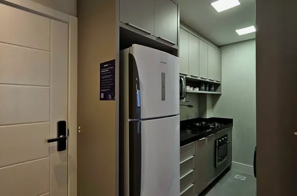 Apartamento a 80 Metros do Mar! 2 Suítes, Mobiliado e Pronto para Morar - Praia de Palmas - Foto 3