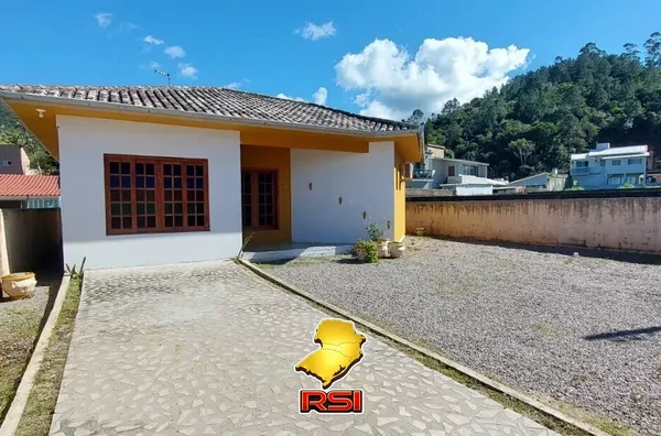 Casa à Venda – Fazenda da Armação, Governador Celso Ramos/SC