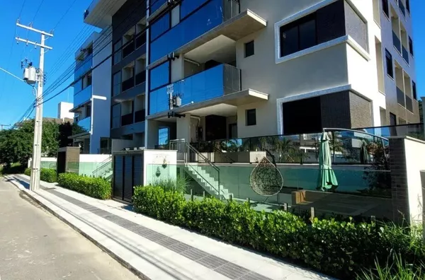 Apartamento Mobiliado com 3 Dormitórios a Poucos Passos do Mar na Praia de Palmas