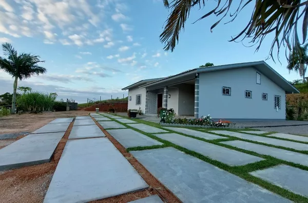 Terreno/Lote com casa pronta - 2.800m², Frente à Rodovia 410 - Areias do Meio em Governador Celso Ramos - Foto 2