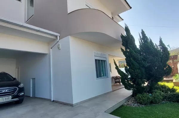 Residência de Alto Padrão com Piscina e Espaço Gourmet – Fazenda da Armação, Governador Celso Ramos - Foto 4