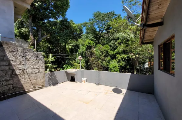 Casa com 3 Dormitórios e Terreno Amplo a 500m do Mar em Calheiros – R$ 500 mil - Foto 17