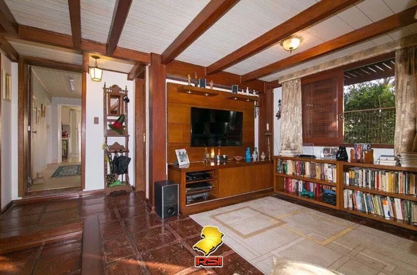 Casa 4 Quartos na Zona Alta da Tristeza – Porto Alegre –  4 Vagas de Garagem e Piscina.