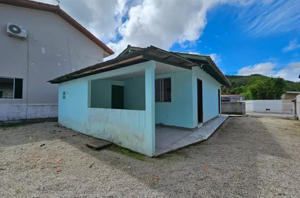 Casa com 2 Quartos e Quintal Escriturado na Praia de Palmas – Excelente Localização! - Foto 1
