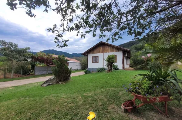 Chácara Mobiliada com 2.500m² em Areias de Baixo – R$ 1.250.000