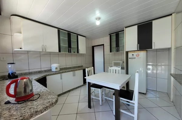 Casa com 3 Dormitórios e Terreno Amplo a 500m do Mar em Calheiros – R$ 500 mil - Foto 7