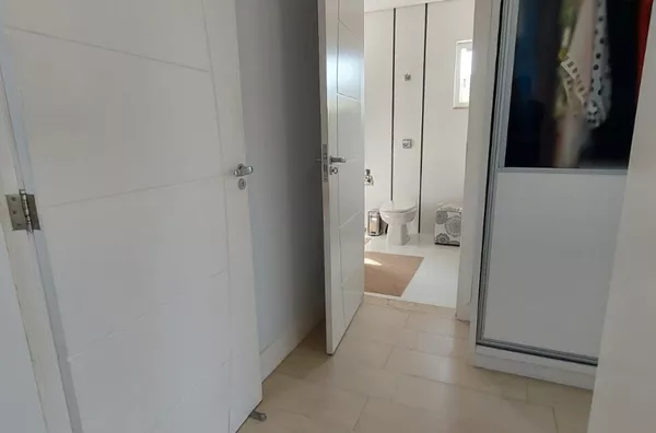 Residência de Alto Padrão com Piscina e Espaço Gourmet – Fazenda da Armação, Governador Celso Ramos - Foto 39
