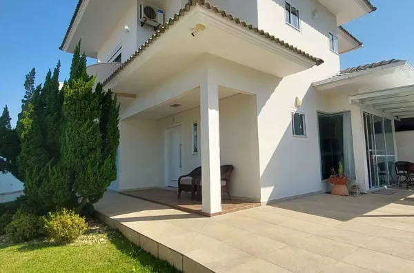 Residência de Alto Padrão com Piscina e Espaço Gourmet – Fazenda da Armação, Governador Celso Ramos - Foto 7
