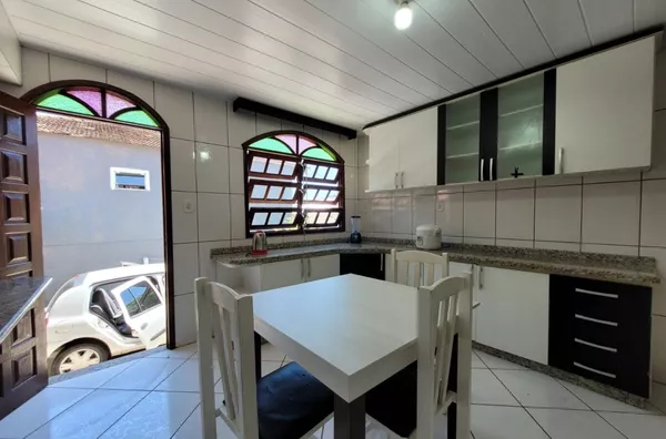 Casa com 3 Dormitórios e Terreno Amplo a 500m do Mar em Calheiros – R$ 500 mil - Foto 8