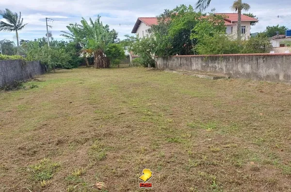 Terreno à Venda em Gov. Celso Ramos | 500m² Plano Próximo à Praia de Palmas | Bairro Camboa