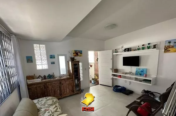 Sobrado Mobiliado com Piscina a 800m do Mar – 2 Suítes – Palmas/Governador Celso Ramos – R$ 1.200.000