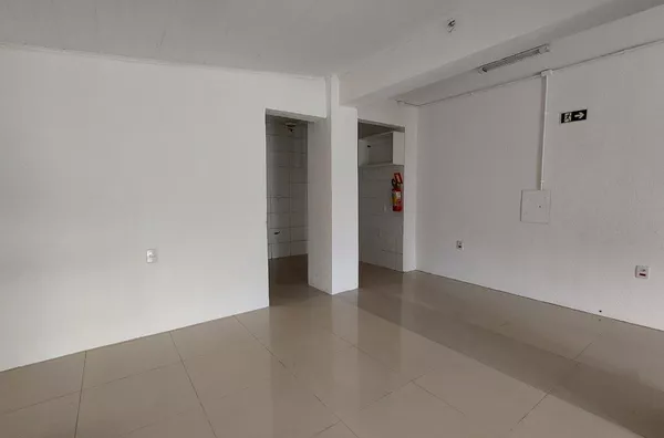 Sala Comercial Térreo para venda no bairro Menino Deus em Porto Alegre - Foto 6