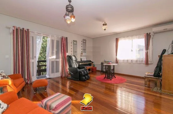 Casa 4 Quartos na Zona Alta da Tristeza – Porto Alegre –  4 Vagas de Garagem e Piscina.