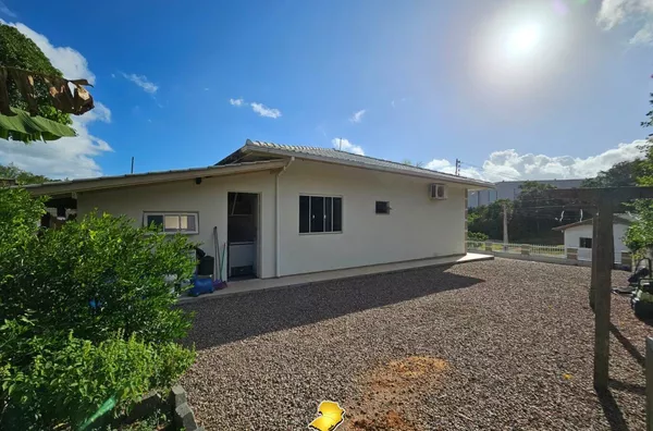 Casa à venda, 3 quartos, Pátio e Vaga de Garagem -  Jordão, Governador Celso Ramos