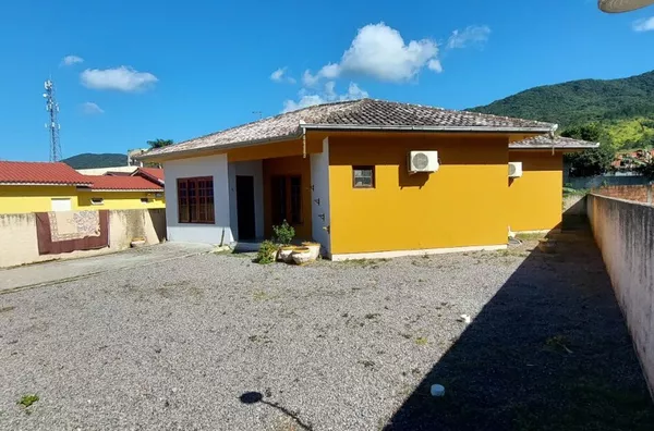 Casa à Venda – Fazenda da Armação, Governador Celso Ramos/SC