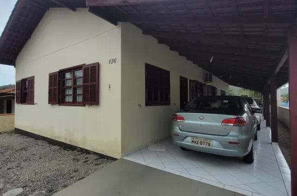 Casa à Venda na Praia em Governador Celso Ramos – 4 Quartos, Escritura Pública e Garagem Coberta - Foto 20