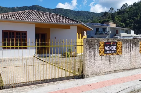 Casa à Venda – Fazenda da Armação, Governador Celso Ramos/SC