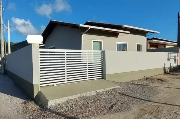 Casa nova em esquina no bairro Areias de Baixo – Governador Celso Ramos - Foto 1