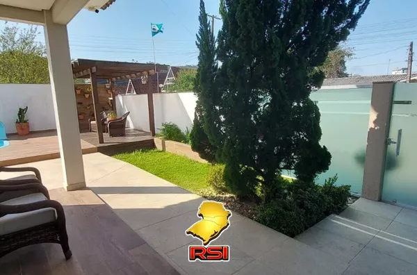 Residência de Alto Padrão com Piscina e Espaço Gourmet – Fazenda da Armação, Governador Celso Ramos