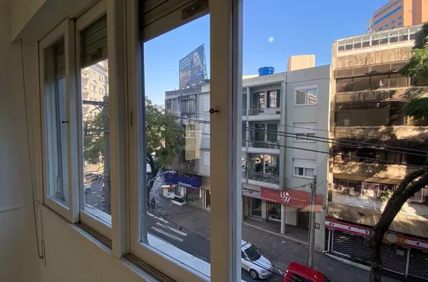 Apartamento à venda 3 Quartos -  Bairro Moinhos de Vento com 100m² | R$ 525.000,00 - Porto Alegre - Foto 2