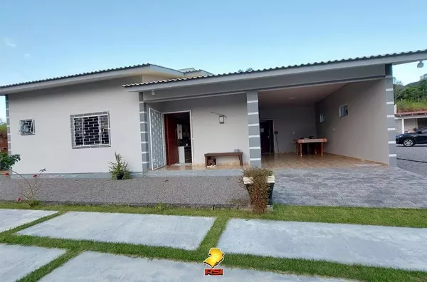 Terreno/Lote com casa pronta - 2.800m², Frente à Rodovia 410 - Areias do Meio em Governador Celso Ramos