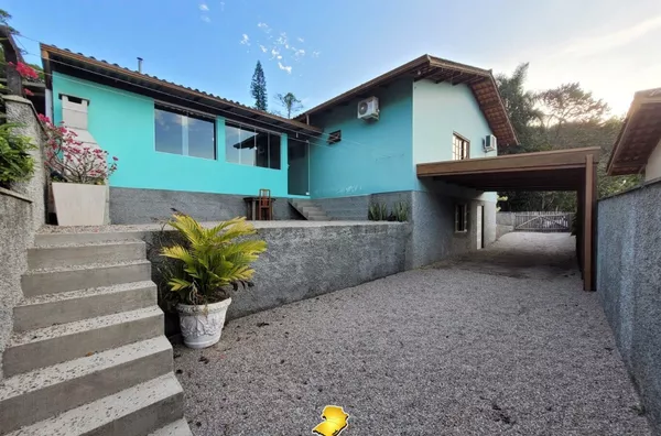 Casa com Terreno de 730m² no Canto dos Ganchos – Espaço, Privacidade e Potencial!