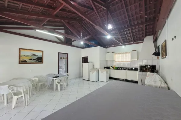 Casa à Venda na Praia em Governador Celso Ramos – 4 Quartos, Escritura Pública e Garagem Coberta - Foto 8