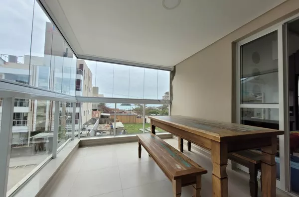 Apartamento Mobiliado a 100m da Praia de Palmas com 3 Dormitórios e 1 suíte - Foto 3