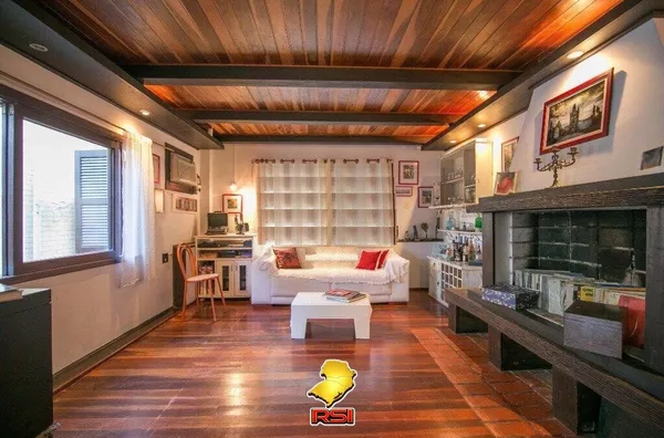 Casa 4 Quartos na Zona Alta da Tristeza – Porto Alegre –  4 Vagas de Garagem e Piscina.