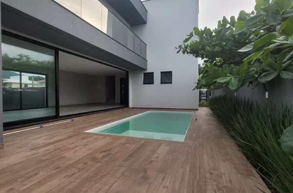 Casa Alto Padrão com Piscina e 3 Suítes na Praia de Palmas – 360m² de Terreno - Foto 1