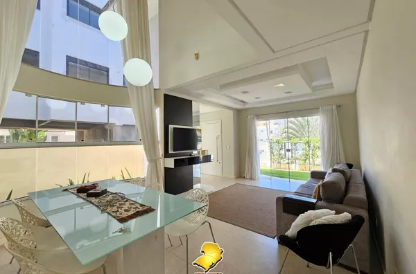 Casa Alto Padrão com Piscina na Praia de Palmas – 420m² de terreno, Mobiliada e Pronta para Morar!