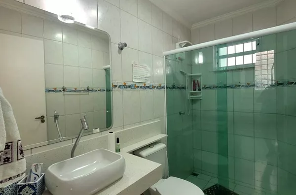 Casa Espetacular com Piscina e Jardim na Praia de Palmas – 360m² de Terreno - Foto 16