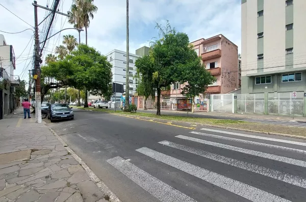 Sala Comercial Térreo para venda no bairro Menino Deus em Porto Alegre - Foto 3