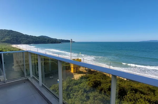 Cobertura Frente Mar à Venda na Praia de Palmas – 4 Dorms, 230m² Privativos, Ofurô e Alto Padrão - Foto 2