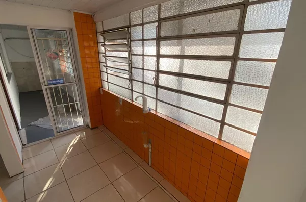 Apartamento à Venda com 3 dormitórios e vaga no bairro Praia de Belas — 390 mil - Foto 6