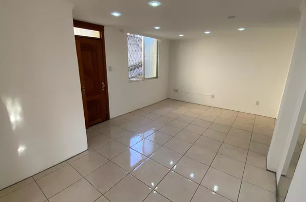 Apartamento à Venda com 3 dormitórios e vaga no bairro Praia de Belas — 390 mil - Foto 1