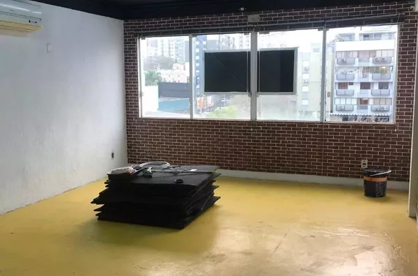 Sala Comercial 37m² à Venda no Bairro Rio Branco – Porto Alegre | Oportunidade