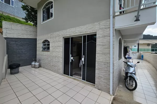 Sobrado à venda, 3 quartos no bairro Calheiros em Governador Celso Ramos - Foto 5