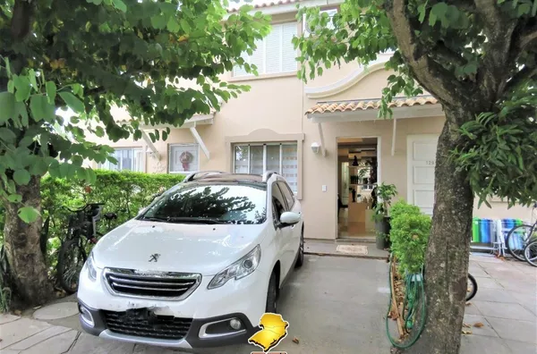 Casa 2 Dormitórios no Bairro Humaitá à Venda – Reformada - Porto Alegre